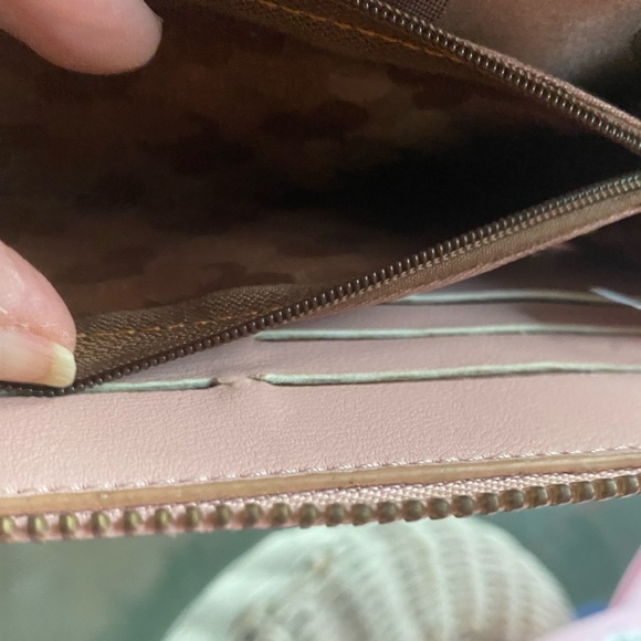 NWOT FOREVER YOUNG ZIP WALLET - Picture 7 of 10